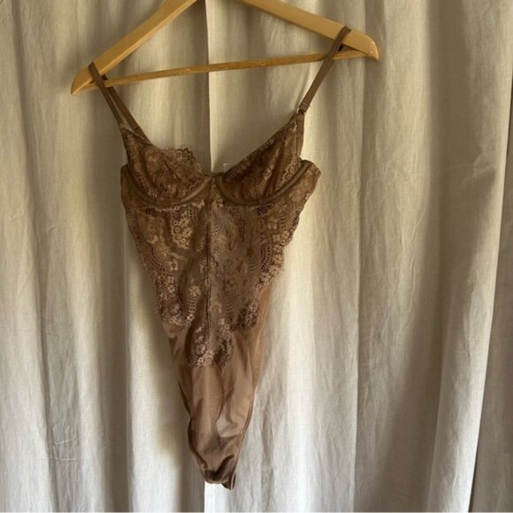 Babaton Aritzia Encore Lace Bustier Body Suit in Dark Sand Brown - Picture 3 of 7
